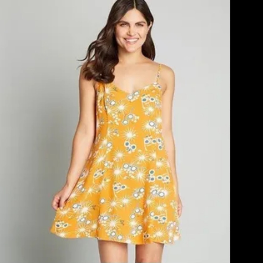 NWT ModCloth yellow printed On Cloud Nineties Shift Dress M retro summer